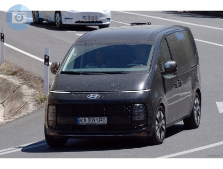 HYUNDAI STARIA