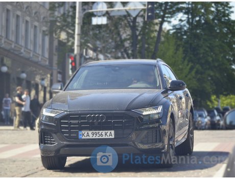 AUDI Q8